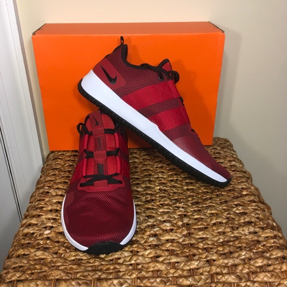 nike varsity compete tr 2 red